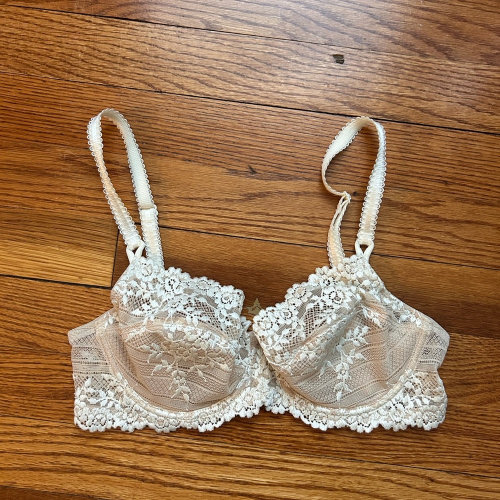 Wacoal Embrace Lace Underwire Bra - Sand/Ivory